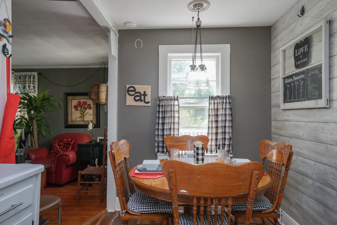 8b556b0f 543d 4758 a052 bdc3a2dff947