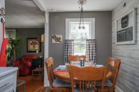 8b556b0f 543d 4758 a052 bdc3a2dff947