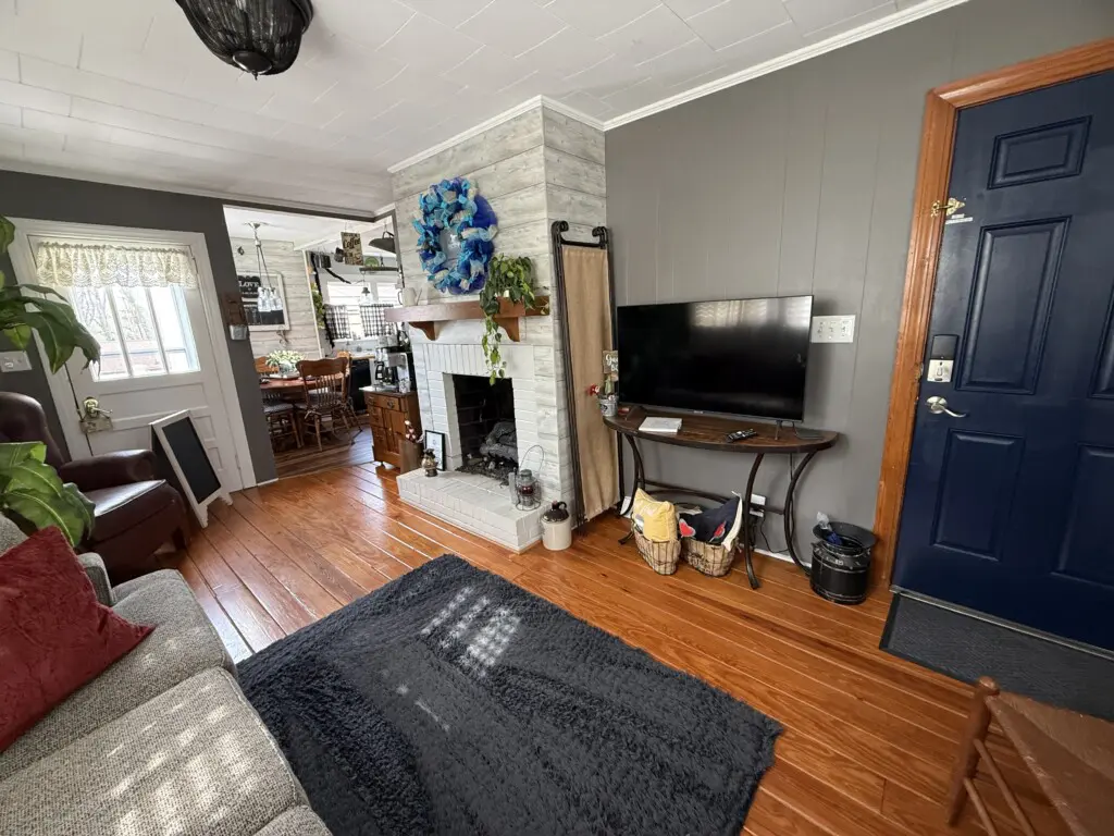 e0019b4c 5c70 4c03 bd94 913831f34b33