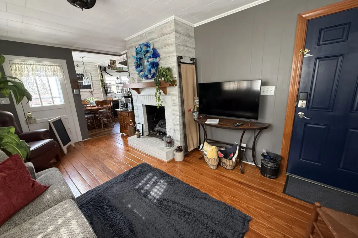 e0019b4c 5c70 4c03 bd94 913831f34b33